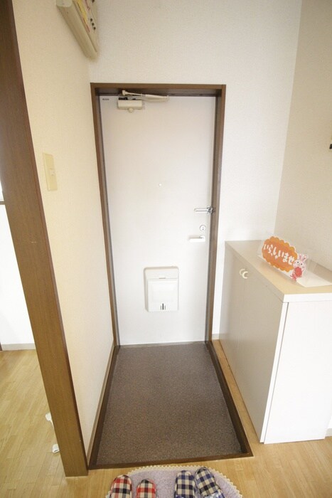 物件内観写真16　(玄関)