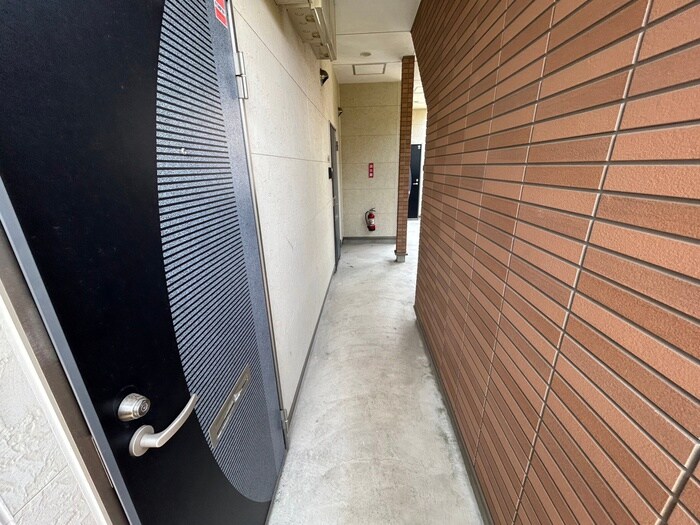 物件外観写真3　(エントランス部分)