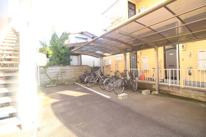 物件外観写真4　(駐輪場)
