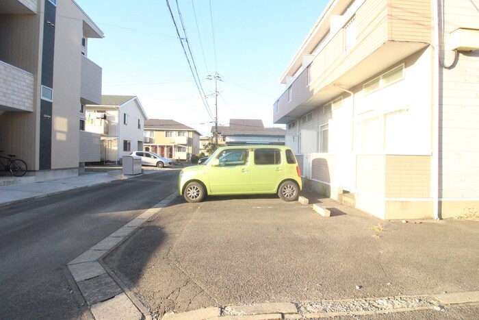 物件外観写真5　(駐車場)