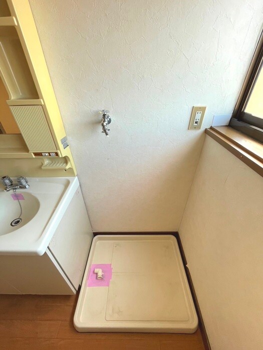 物件内観写真15　(洗濯機置場)