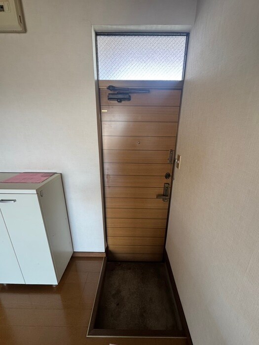 物件内観写真18　(玄関)