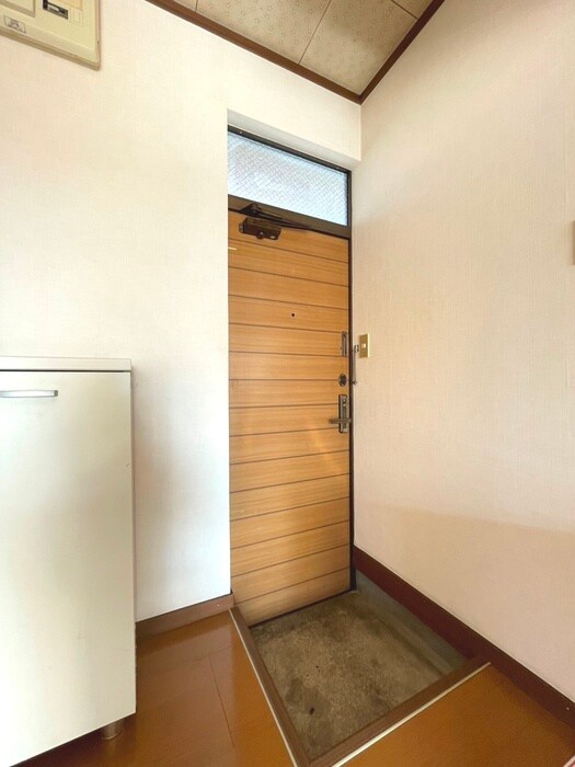 物件内観写真18　(玄関)