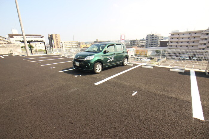 物件外観写真4　(駐車場)