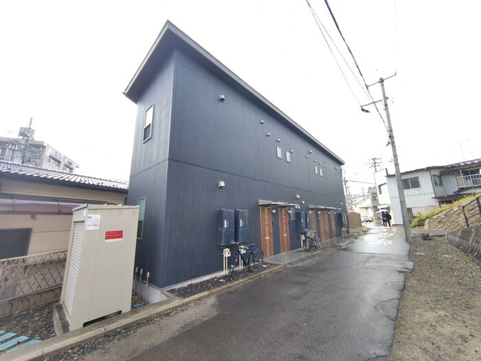 物件外観写真3　(エントランス部分)