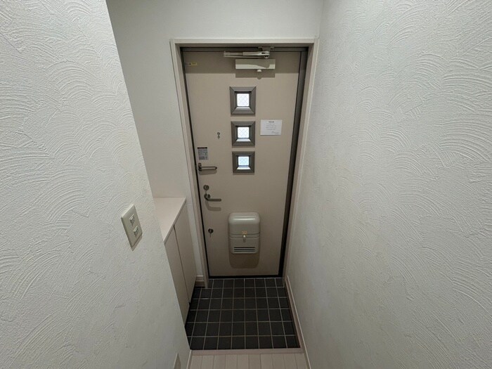 物件内観写真18　(玄関)