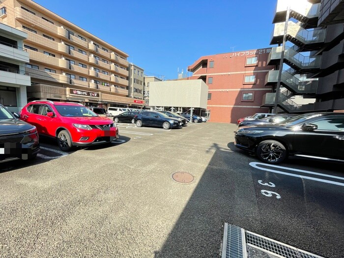 物件外観写真2　(駐車場)