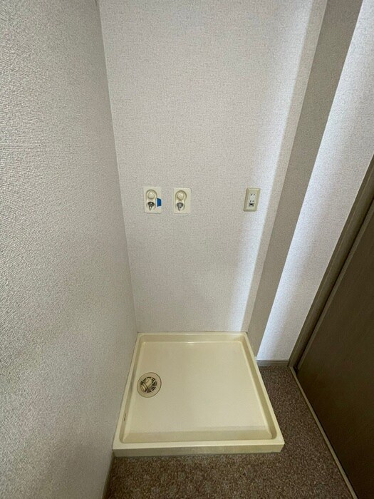 物件内観写真14　(洗濯機置場)