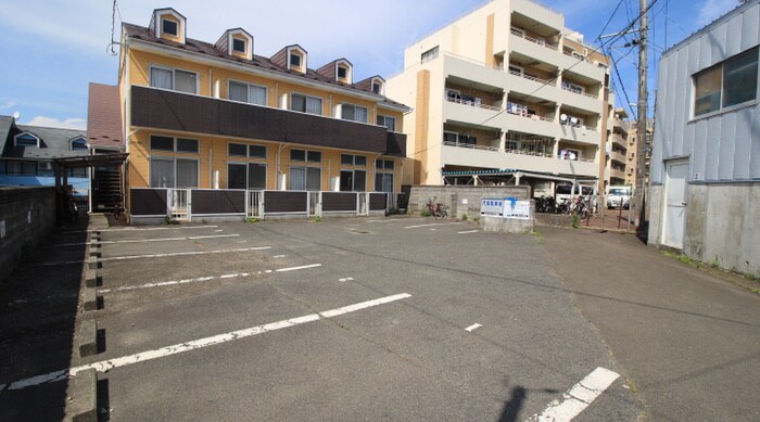 物件外観写真3　(駐車場)