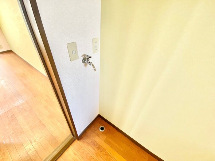 物件内観写真13　(洗濯機置場)