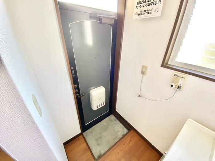 物件内観写真16　(玄関)