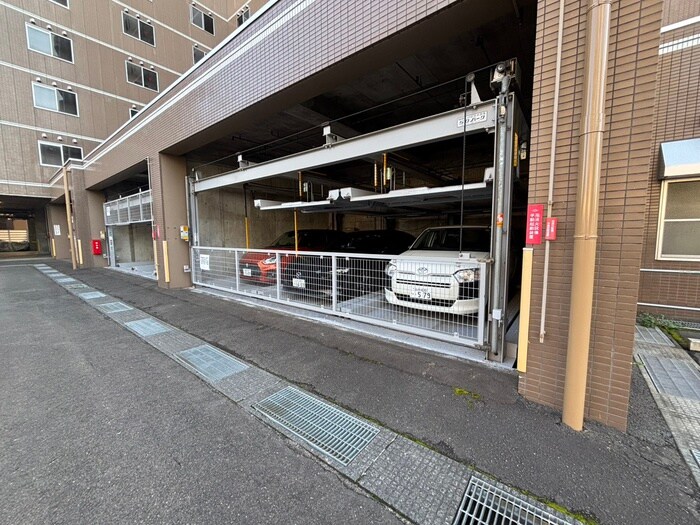 物件外観写真2　(駐車場)