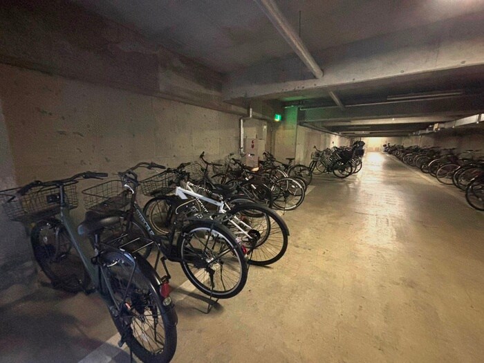 物件外観写真3　(駐輪場)