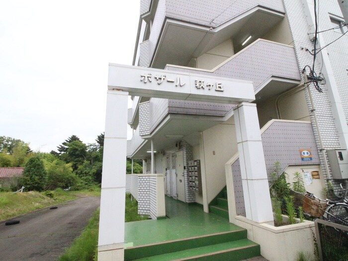 物件外観写真2　(エントランス部分)