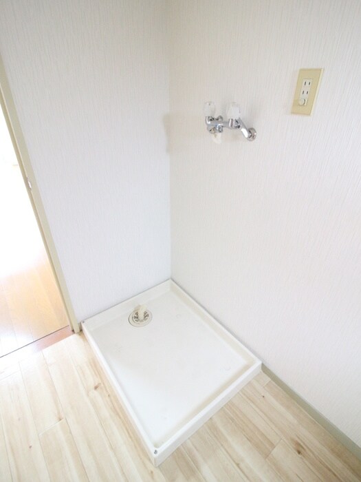 物件内観写真12　(洗濯機置場)