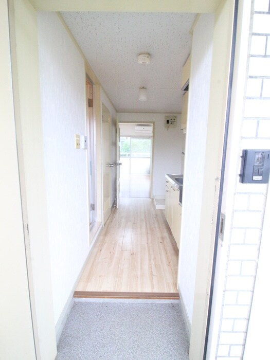 物件内観写真12　(玄関)