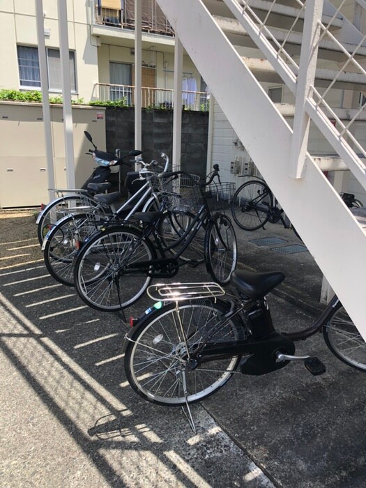 物件外観写真6　(駐輪場)