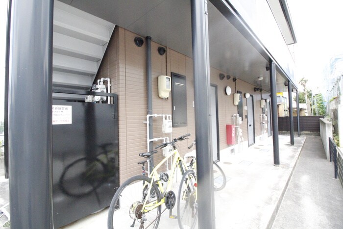 物件外観写真4　(駐輪場)