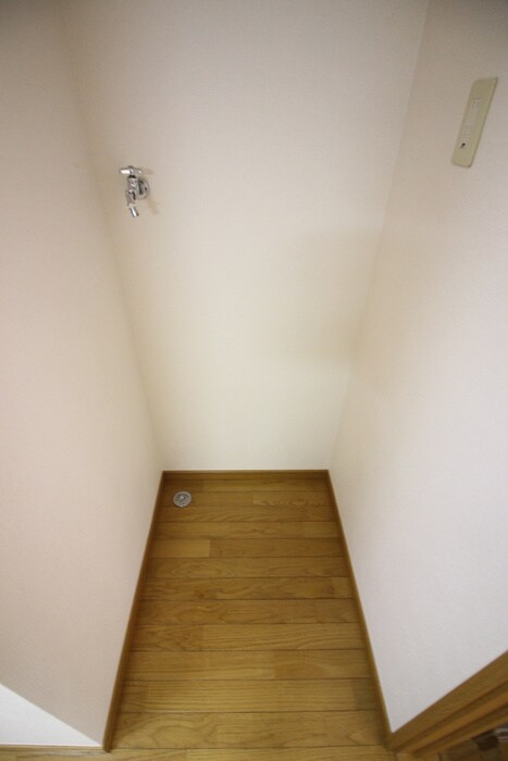 物件内観写真14　(洗濯機置場)