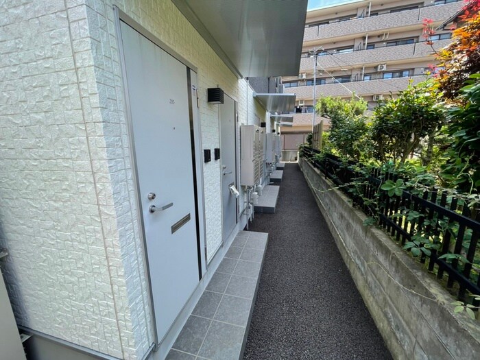 物件外観写真4　(エントランス部分)