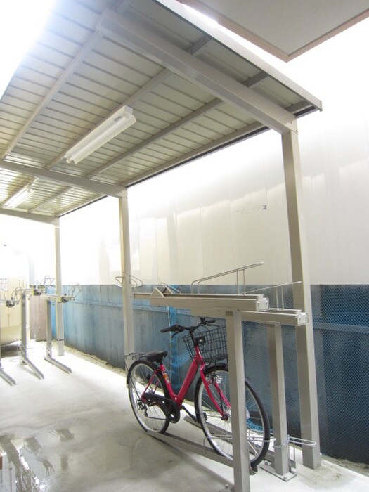 物件外観写真4　(駐輪場)