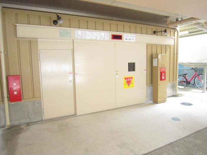 物件外観写真5　(駐車場)