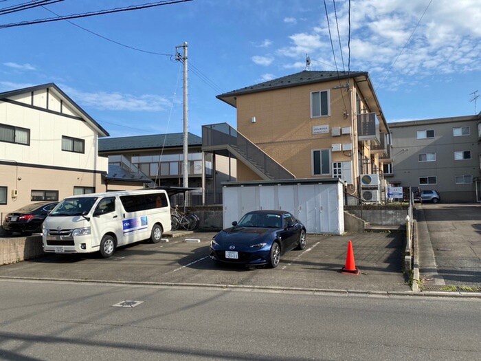 物件外観写真3　(駐車場)