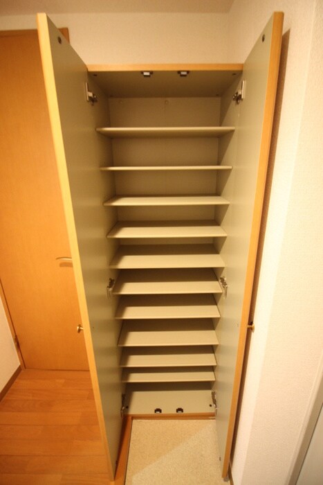 物件内観写真8　(靴箱)