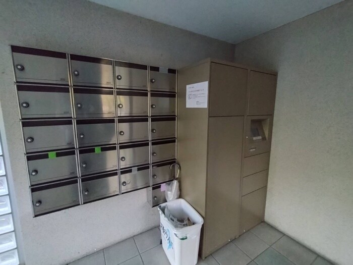 物件外観写真6　(エントランス部分)