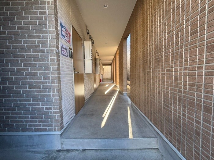 物件外観写真3　(エントランス部分)