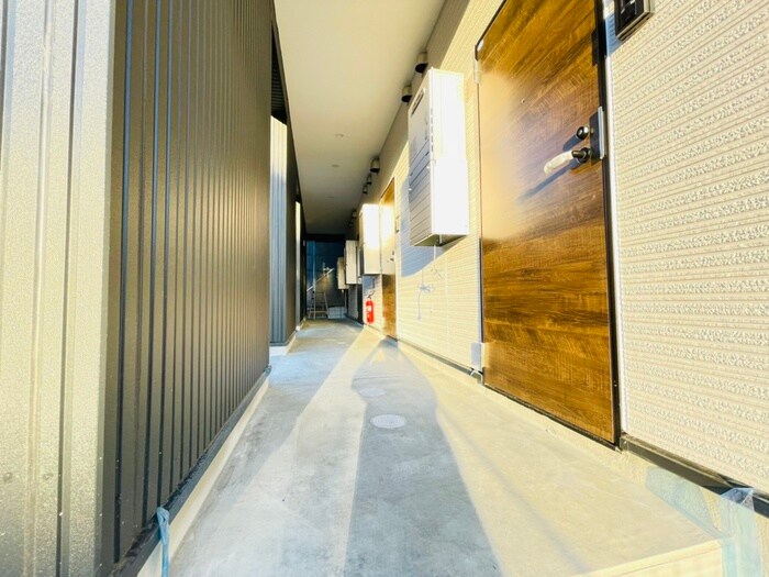 物件外観写真4　(エントランス部分)