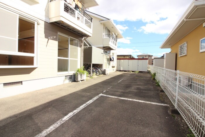 物件外観写真2　(駐車場)