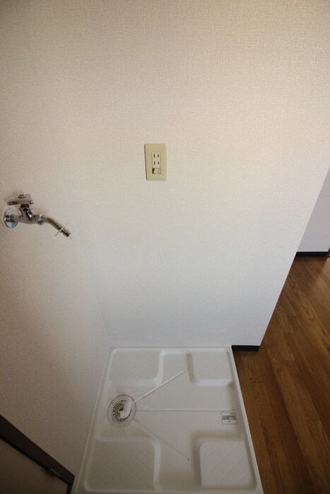 物件内観写真11　(洗濯機置場)