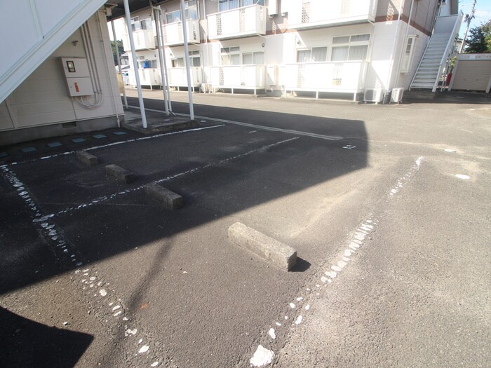 物件外観写真6　(駐車場)