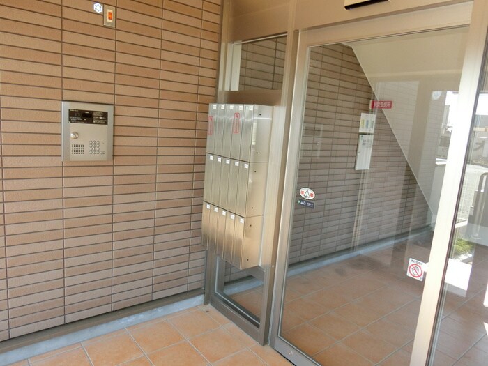 物件外観写真3　(エントランス部分)