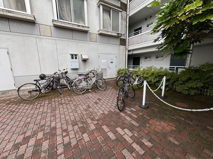 物件外観写真2　(駐輪場)