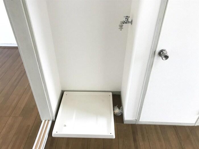 物件内観写真12　(洗濯機置場)