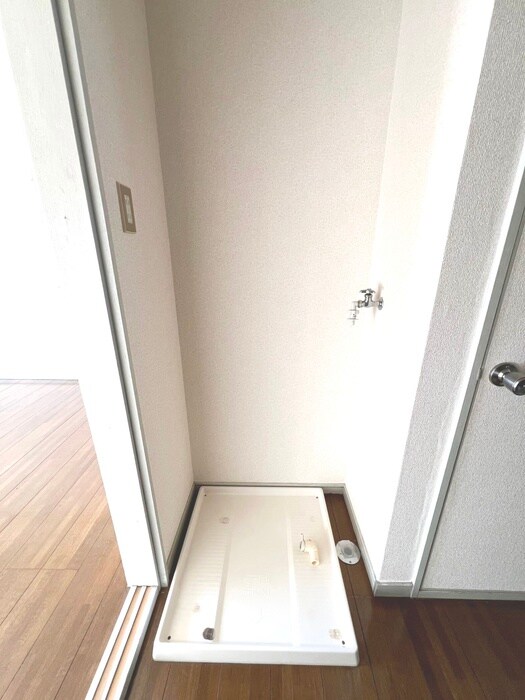 物件内観写真13　(洗濯機置場)