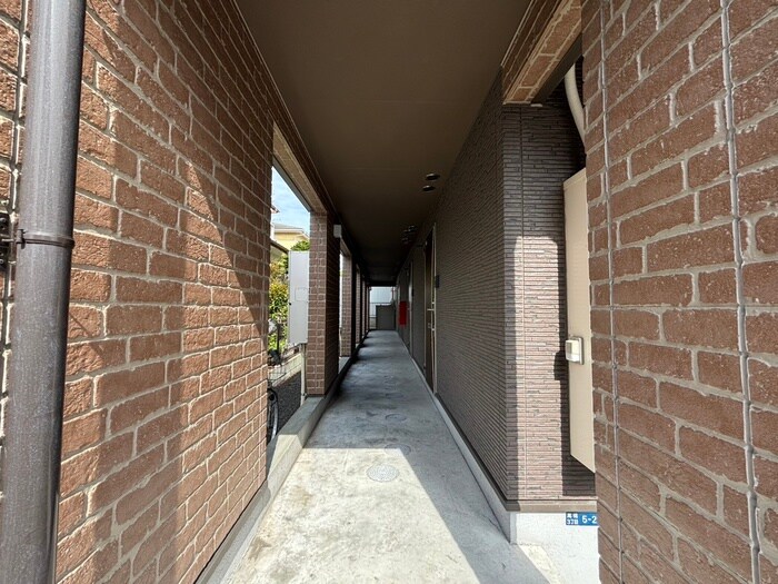 物件外観写真4　(エントランス部分)