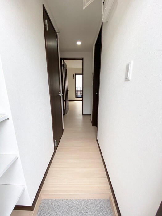 物件内観写真11　(廊下)