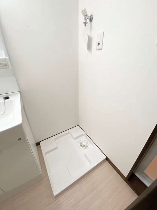 物件内観写真16　(洗濯機置場)