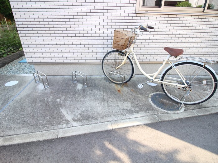 物件外観写真5　(駐輪場)