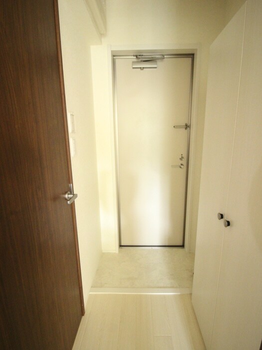 物件内観写真16　(玄関)