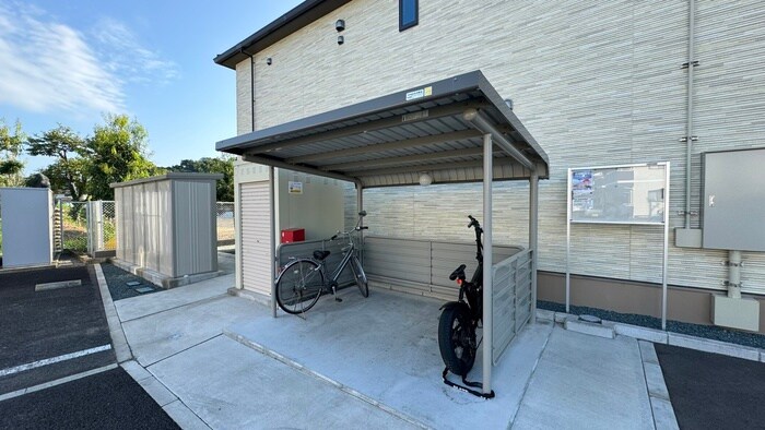 物件外観写真3　(駐輪場)