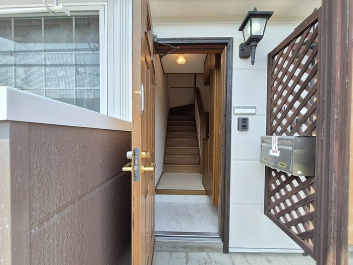 物件内観写真11　(玄関)