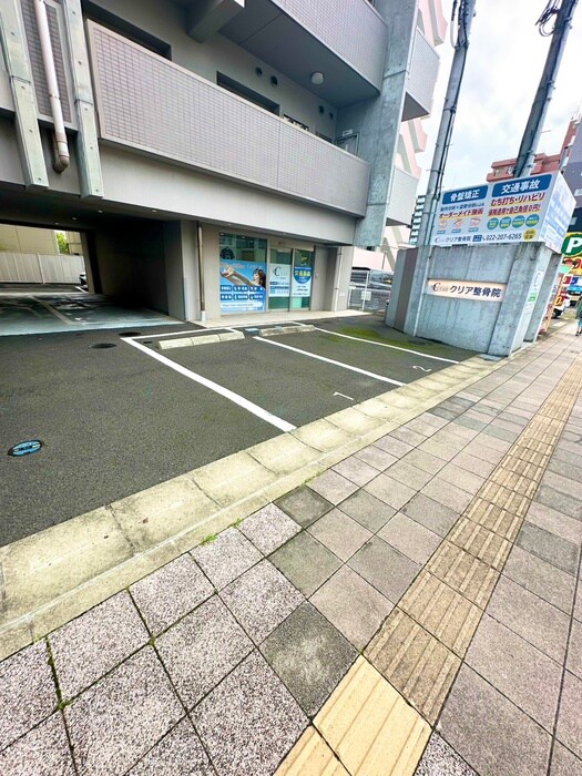 ザ・ブリスフルフォート仙台駅東の駐車場