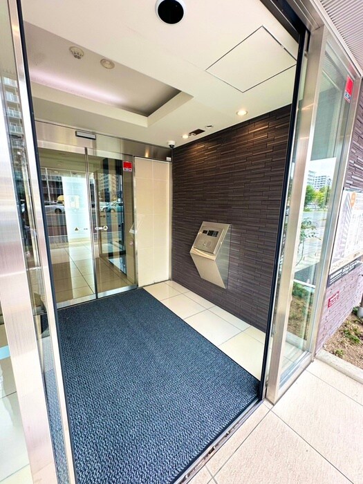 物件外観写真4　(エントランス部分)