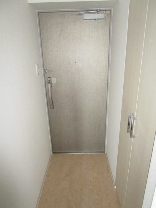 物件内観写真16　(玄関)