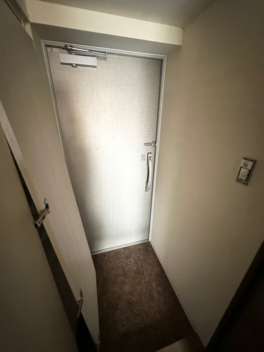 物件内観写真17　(玄関)