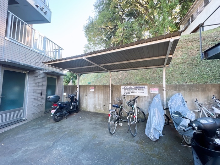 物件外観写真5　(駐輪場)